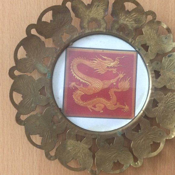 Two vintage brass England butterfly frames with vintage Chinese dragon prints - Picture 3 of 6